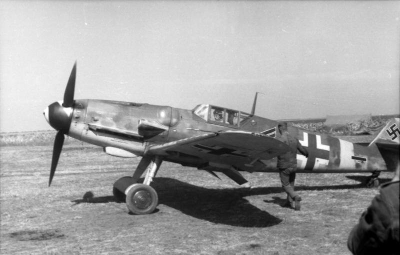 Nad południowa flanką niemieckiego natarcia działały latające na samolotach Bf 109G dywizjony II i III/JG 3 oraz , I i III/JG 52 a także klucz sztabowy tego pułku, dysponowały łącznie 153 takimi samolotami. Dodatkowo stacjonujący w Charkowie węgierski dywizjon 5/I miał 30 Bf 109.