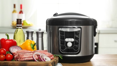 Ten tani wolnowar to hit. Podgrzewa, piecze i gotuje. Gospodynie są zachwycone!