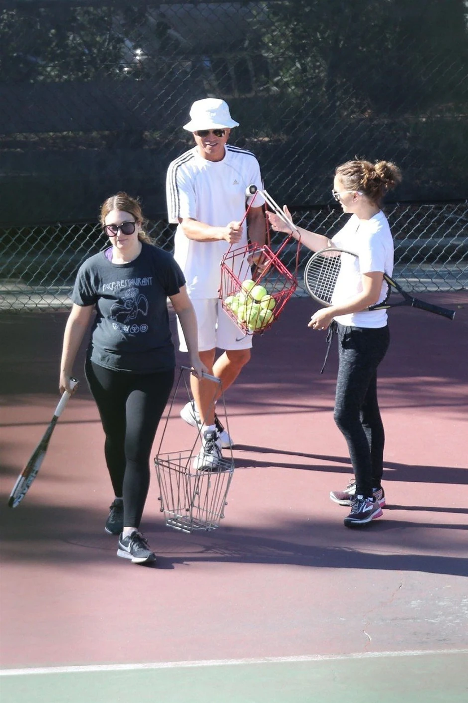 Natali sa trenerom i prijateljicom