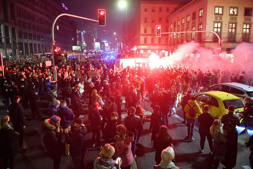 Trwa protest kobiet w Warszawie