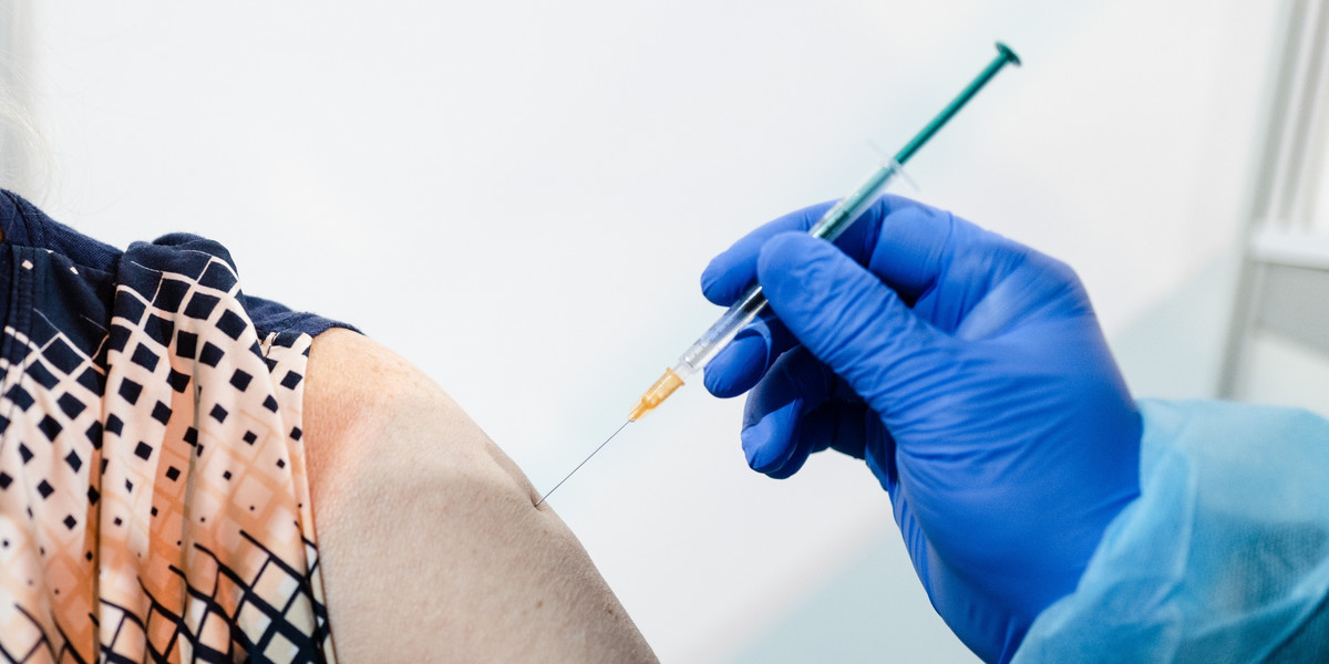 Gliwice uruchomily punkt szczepien przeciwko COVID-19 w hali lodowiska Politechniki Slaskiej