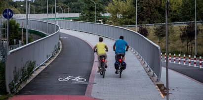 Kładka rowerowa wzdłuż Kamieńskiego do poprawy? Ma nierówną i wyboistą powierzchnię