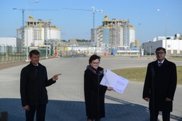 Nitras: Gazoport w Świnoujściu jest opóźniony z winy wykonawcy