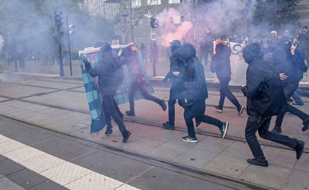 "F jak faszyzm, N jak nazizm". W Paryżu manifestacja przeciw Marine Le Pen