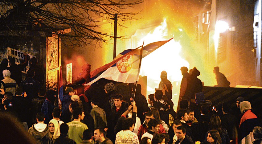 Istraga još u toku: Ambasada Nemačke stradala je 2008. tokom mitinga „Kosovo je Srbija“ 2008. 