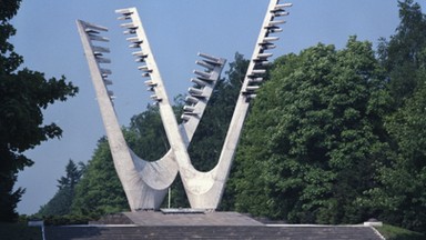 Wiceprezydent i przewodnicząca rady uczcili setną rocznicę "Cudu nad Wisłą"... pod sowieckim pomnikiem