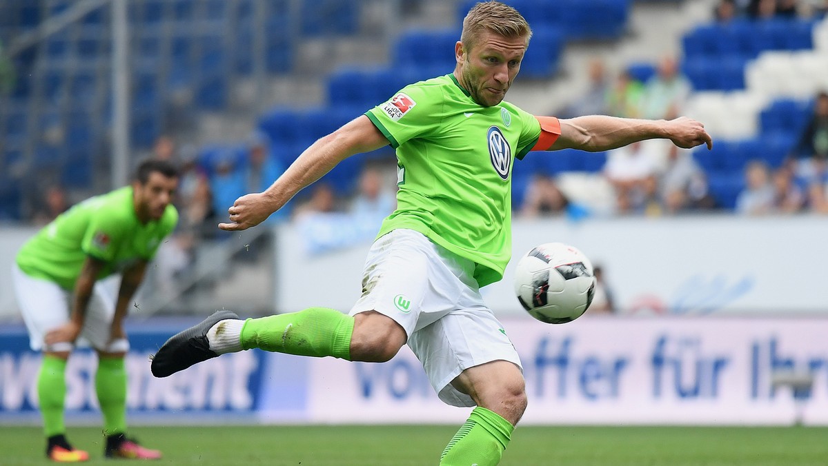 Są jedną z najbardziej nierozłącznych par w polskim futbolu. Na lata "zabetonowali" prawą stronę reprezentacji Polski i Borussii Dortmund. Ale znają się już od czasów juniorskich, z internatu w Zabrzu. Zdecydowanie częściej grali ze sobą niż przeciwko sobie. Dziś pierwsze takie starcie po wielu latach. VfL Wolfsburg – Borussia Dortmund, 20:00, transmisja Eurosport 2.