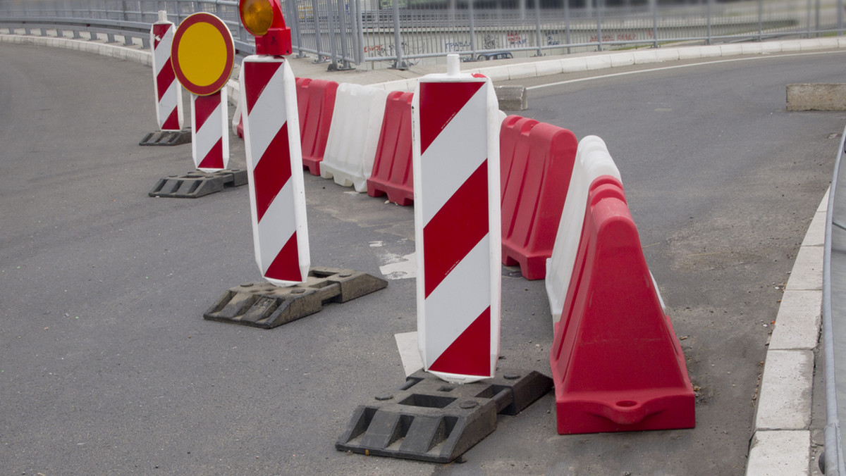 W Krakowie podpisano wczoraj umowę na przygotowanie dokumentacji dla rozbudowy DK 94 na odcinku Zederman - Jerzmanowice (II etap) – poinformowała Iwona Mikrut, rzeczniczka krakowskiego oddziału Generalnej Dyrekcji Dróg Krajowych i Autostrad (GDDKiA).