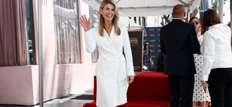 58-letnia Lori Loughlin czyli ciocia Becky z "Pełnej chaty" - po wyjściu z więzienia wygląda jeszcze lepiej! FOTO