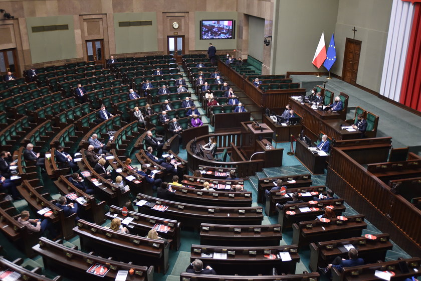 Gorąco w Sejmie. PiS przegrało dwa głosowania