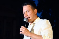 Mentzen napytał sobie biedy. W środku kampanii wyborczej usunięto go z...