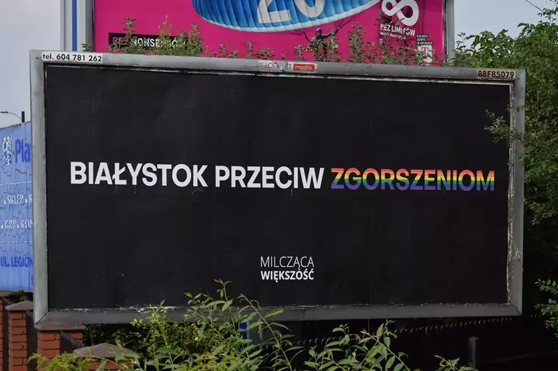 Na ulicach Białegostoku stanęły bilboardy przeciwko LGBT+ / fot. Milcząca Większość