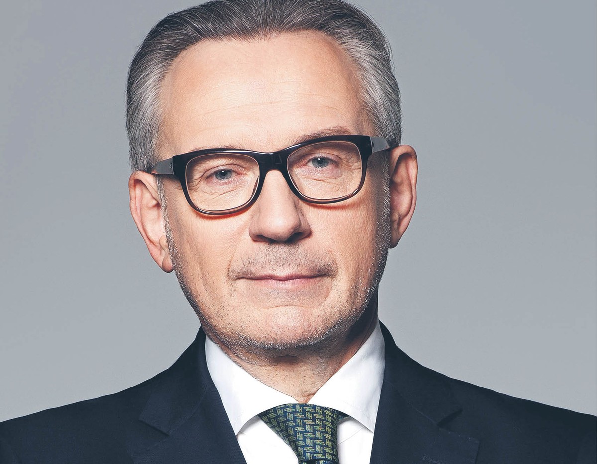 Cezary Stypułkowski prezes mBanku. Wcześniej pracował w J.P. Morgan w Londynie, w latach 2003–2006 był prezesem PZU, przez 13 lat kierował Bankiem Handlowym