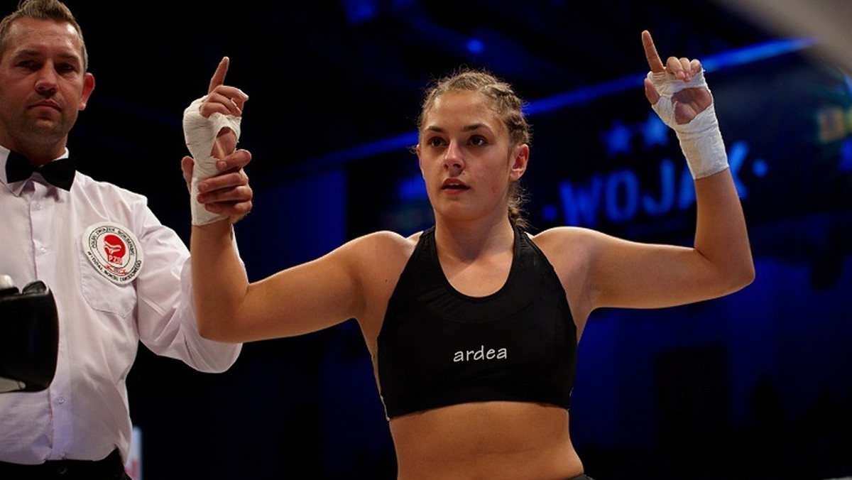 Na gali boksu w Wieliczce Karolina Owczarz odniosła drugie zwycięstwo w zawodowej karierze, pokonując Łotyszkę Valiję Lasimanovicę. Po czterech jednostronnych rundach wszyscy sędziowie wypunktowali wysoką wygraną 18-letniej łodzianki.