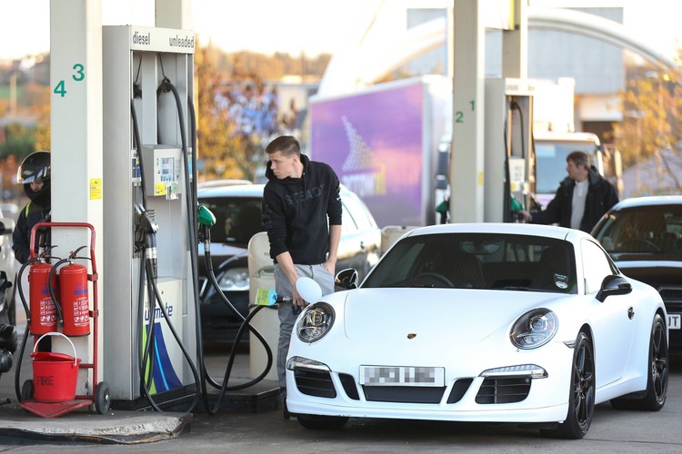 Wojciech Szczęsny i jego nowego porsche 911 carrera S