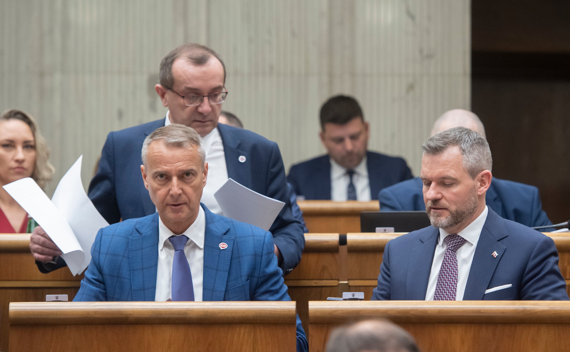Poslanec NR SR Richard Raši (Hlas-SD) s Petrom Pellegrinim.