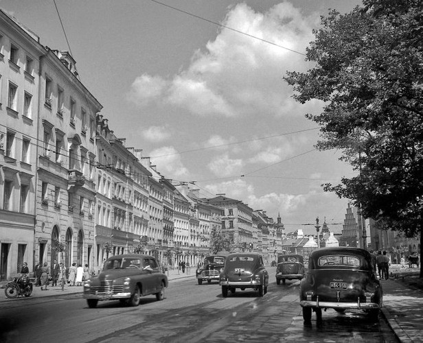 Warszawa, 1953. Krakowskie Przedmieście. Fot. Zbyszko Siemaszko/FORUM