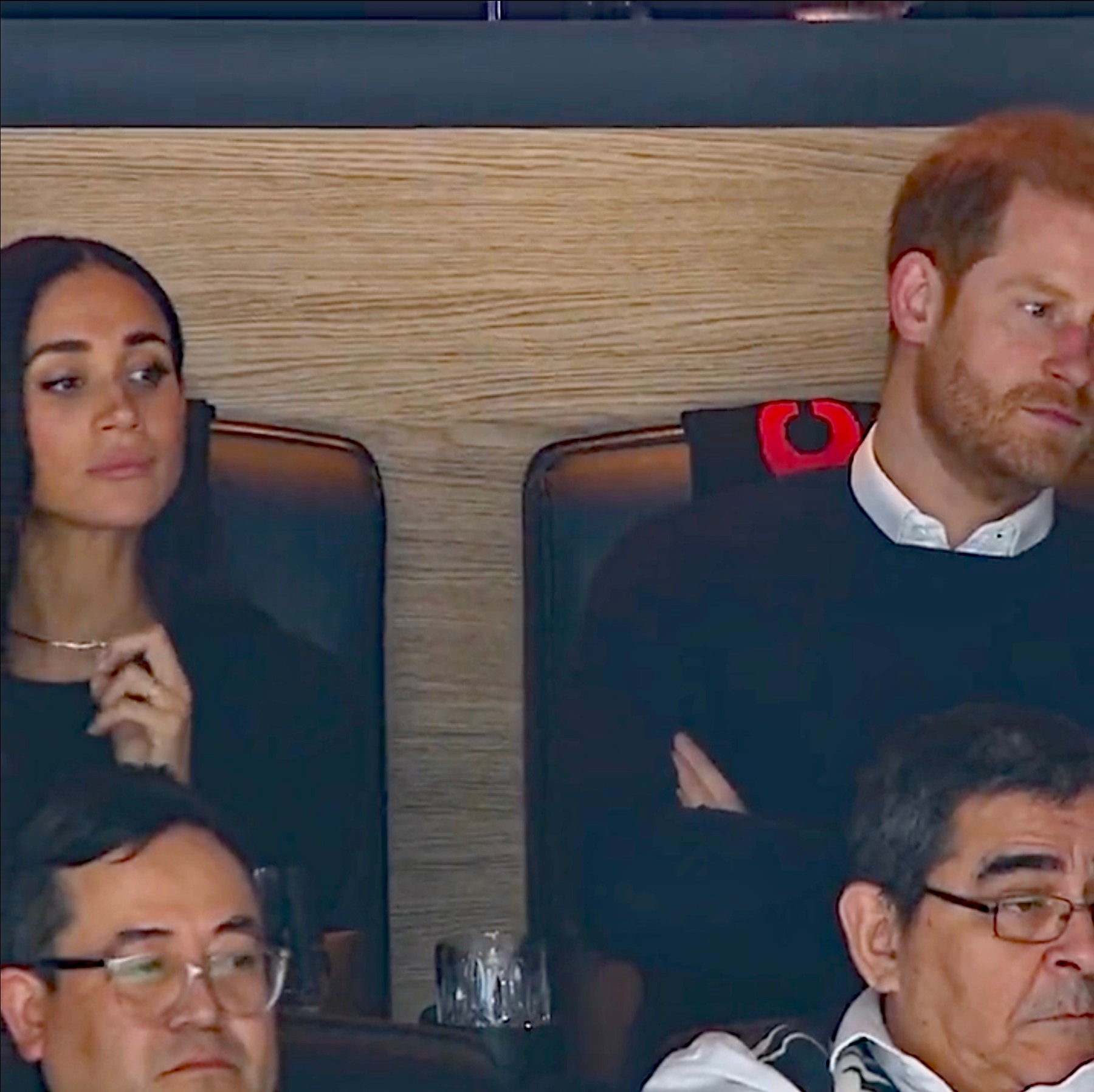 Princ Harry na hokejovom zápase.