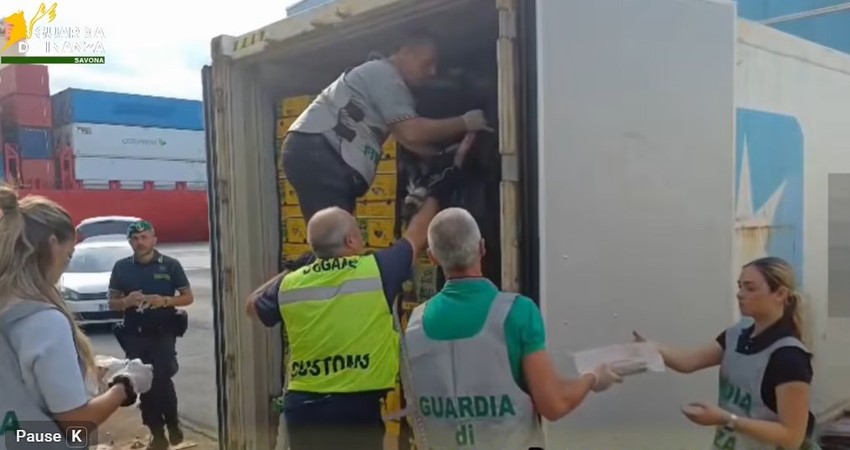 Zaplena kokaina među bananama u italijanskoj luci