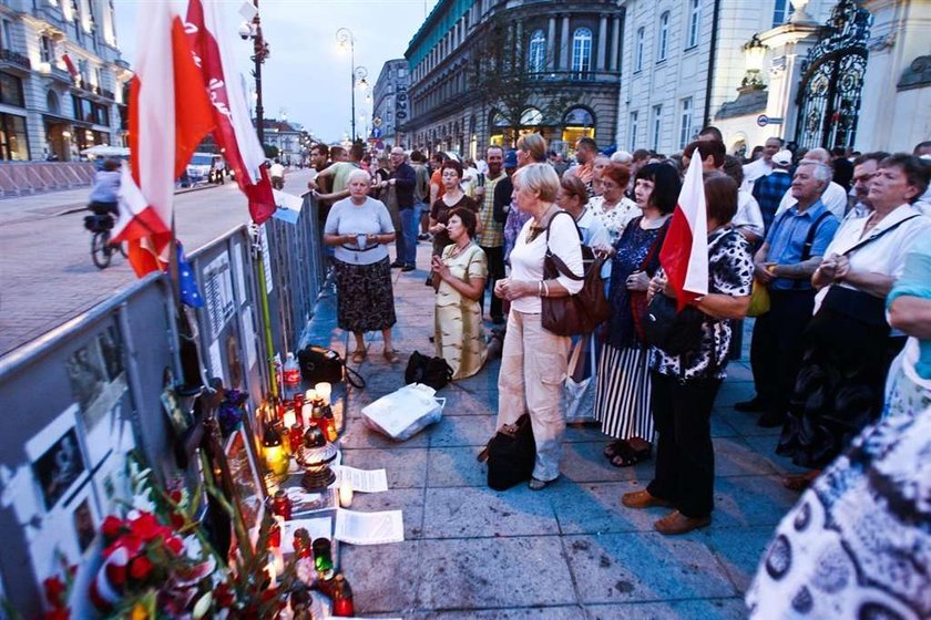 Biskup o krzyżu: Trzeba użyć siły!