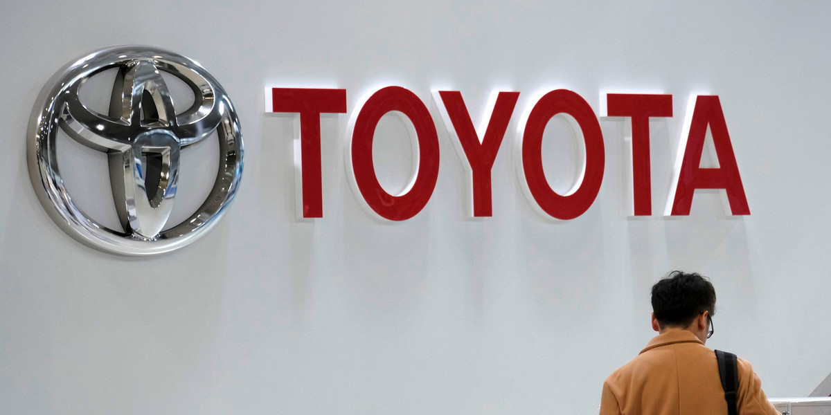 Obecnie Toyota szacuje, że zysk netto grupy wyniesie 1,87 biliona jenów (17 mld dolarów). Wcześniejsza prognoza zakładała wynik rzędu 2,3 biliona jenów.