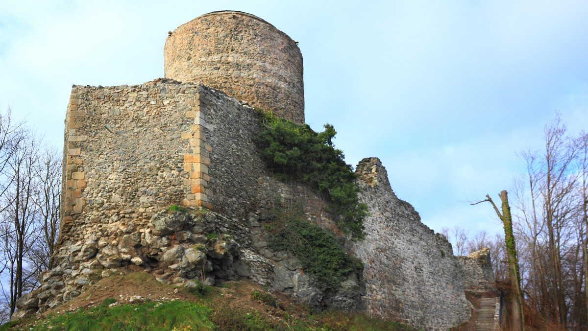 Wybudowany w XII wieku gotycki zamek w dolnośląskim Wleńskim Gródku, prawdopodobnie jest najstarszą murowaną budowlą tego typu w Polsce. Poznajcie jego historię i sprawdźcie, dlaczego warto tu przyjechać.