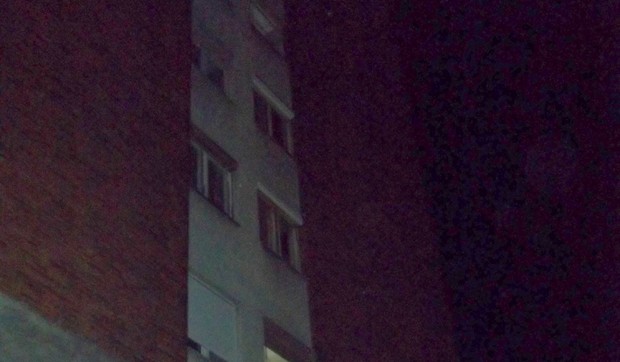 NIS01 Prozor sa kojeg je ispala Nislijka i krov na koji je pala foto M.Bukovac