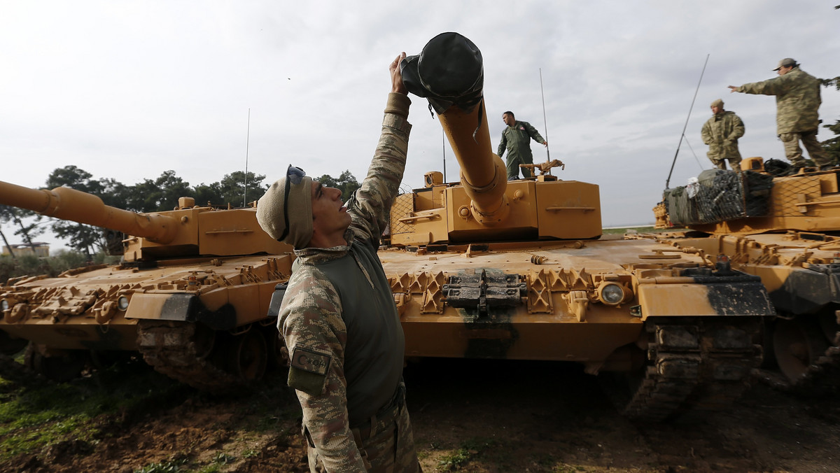 Turecka armia wkroczyła do kurdyjskiej enklawy Afrin na północy Syrii - poinformował dziś premier Turcji Binali Yildirim, cytowany przez tureckie media. Kurdyjska milicja YPG twierdzi, że siły tureckie próbowały wejść do Afrinu, lecz zostały odparte.