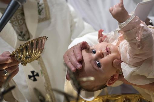 Pope Francis Baptized 26 Babies In The Sistine Chapel - Vatican