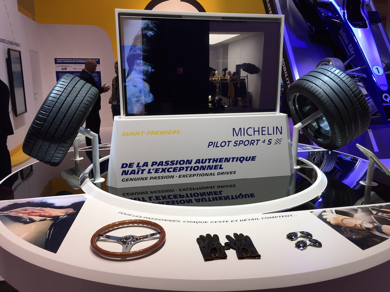 Michelin na salonie samochodowym w Paryżu