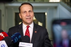 Przemówienie Sikorskiego "wywołało wściekłość na Kremlu". Jest odpowiedź Zacharowej