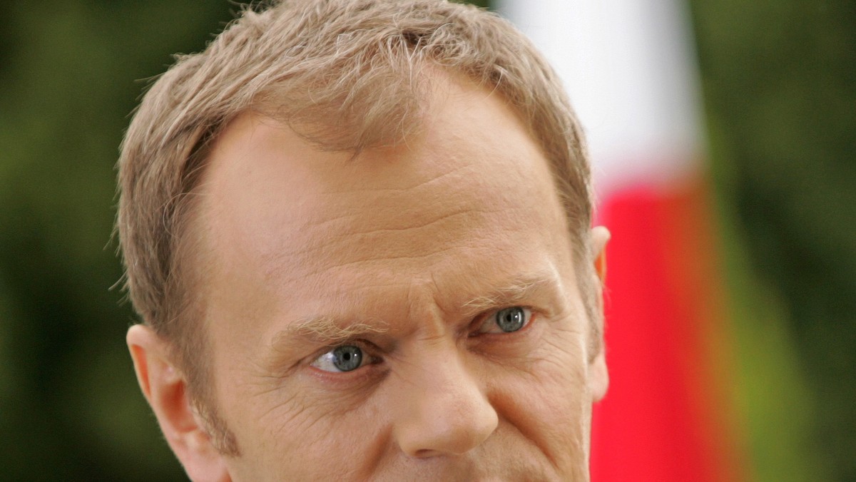 Donald Tusk żałuje, że na obchodach 4 czerwca na Wawelu w Krakowie nie będzie prezydenta Lecha Kaczyńskiego. - Szkoda, bo z kalendarza prezydenta wynika, że mógłby być - powiedział premier.