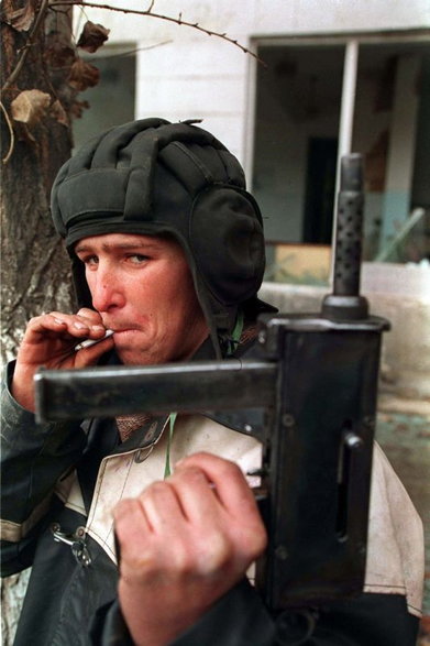Czeczeński bojownik (fot. Mikhail Evstafiev, opublikowano na licencji Creative Commons Attribution-Share Alike 3.0 Unported)