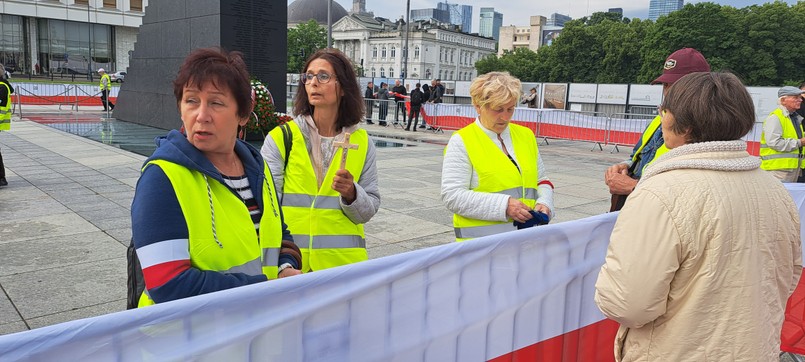 "Służba porządkowa 2024" podczas odmawiania różańca