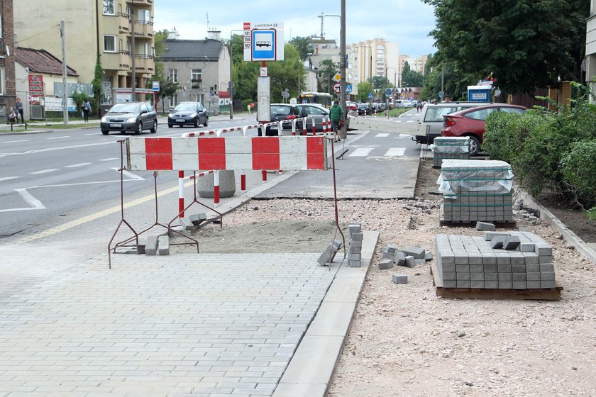 Rozbiórka nowej ścieżki na Łukowskiej