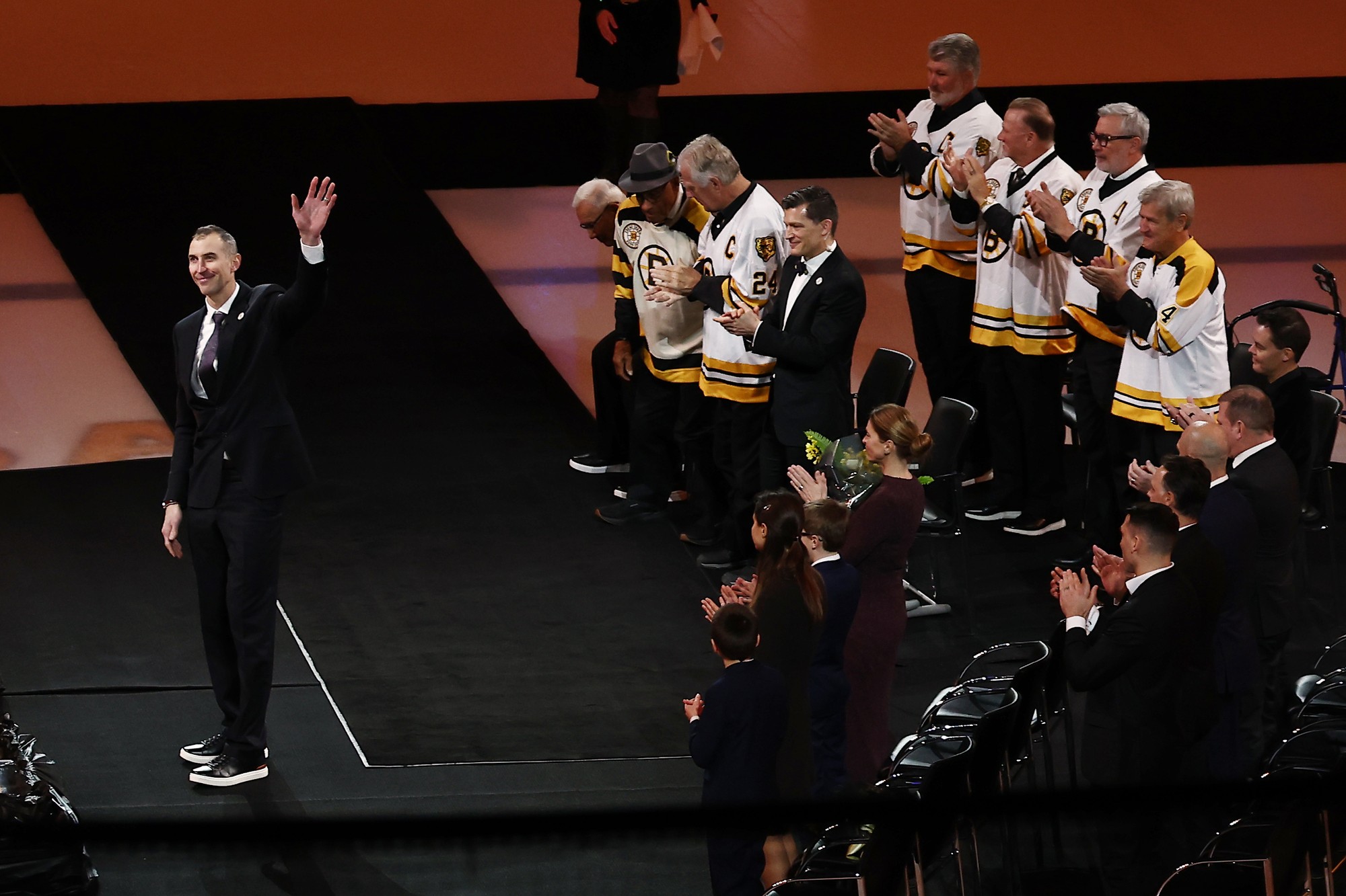 Dres slovenského hokejistu Zdena Cháru vyvesili pod strechou štadióna v Bostone. 