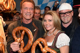 Arnold Schwarzenegger mówi, że odstawienie chleba pomogło mu sporo schudnąć. Co o tym myślą dietetycy?