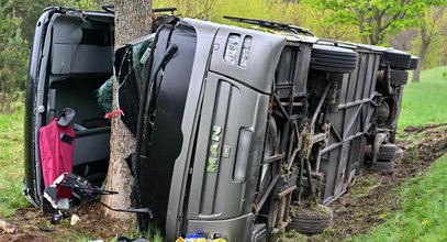 Wypadek autokaru pod Siedlcami. Droga jest zablokowana, są ranni