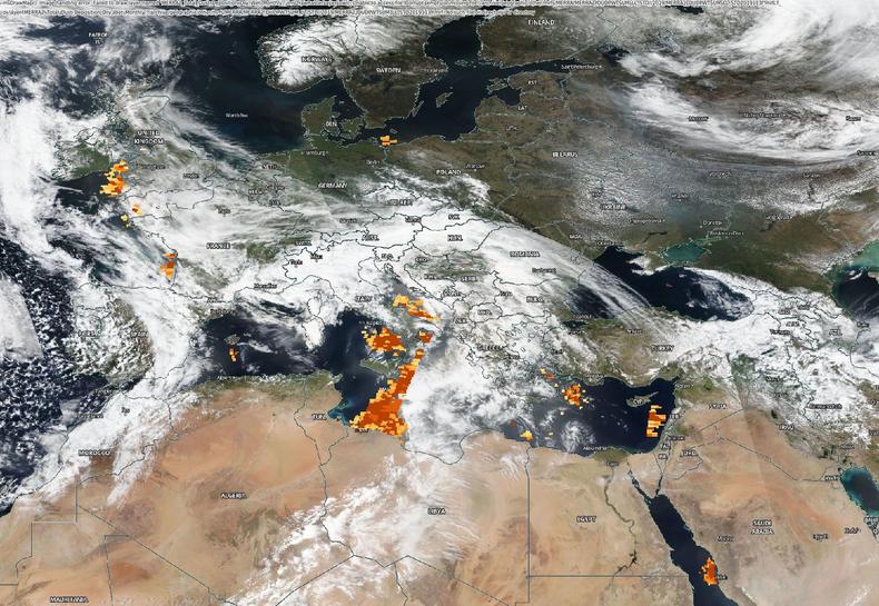 Wczorajsze zdjęcia sateliarne Europy. Saharyjski pył widoczny u granic Włoch