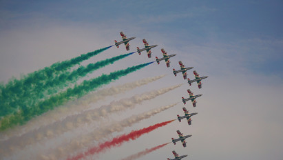 Kegyetlen és megalázó beavatási szertatások miatt perelte be az olasz légierőt egy nő – Sokkoló videó