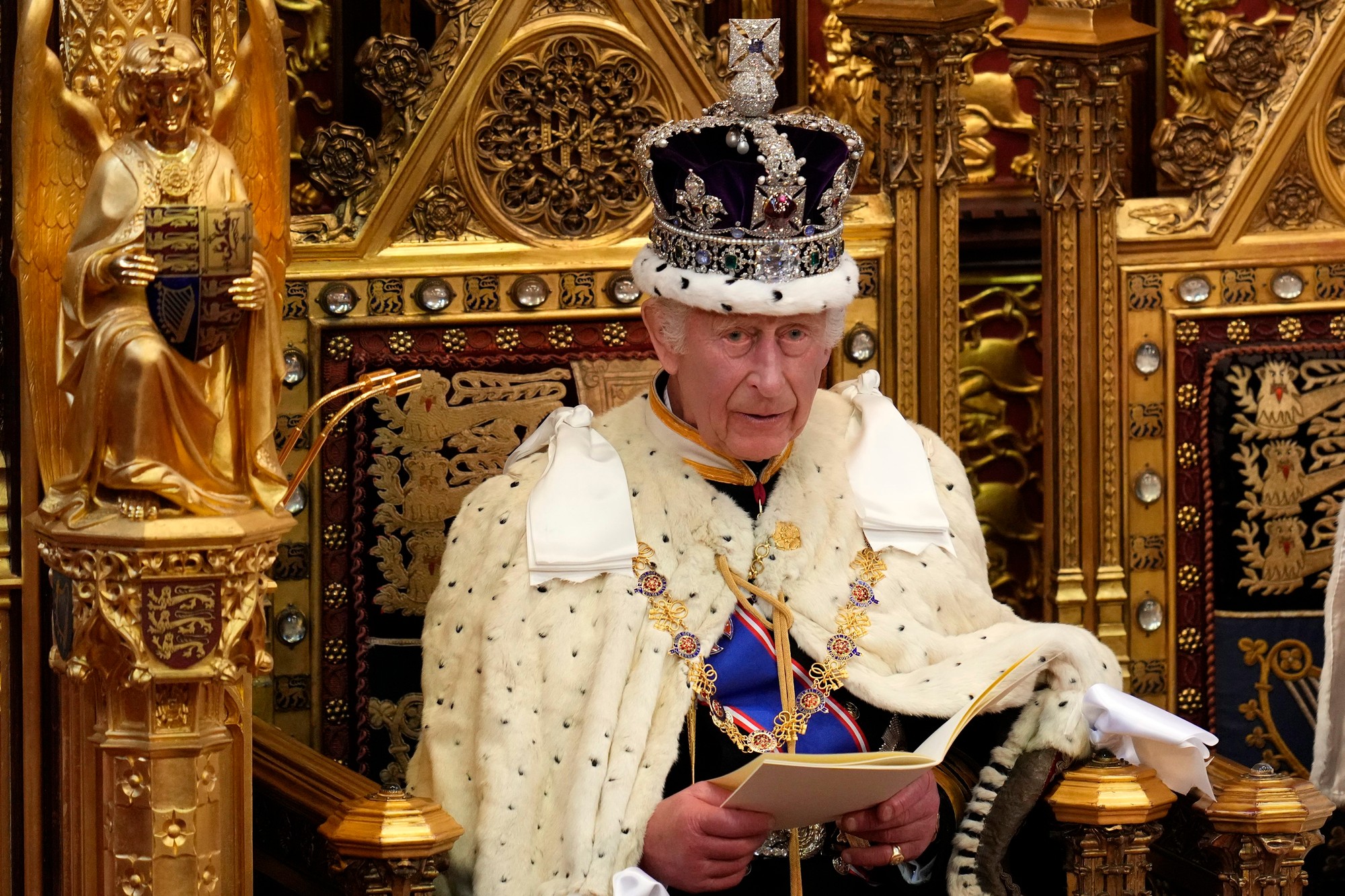 Kráľ Karol III. počas štátneho otvorenia nového parlamentu.