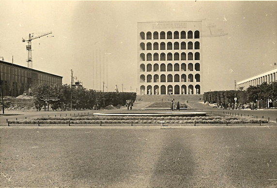 Widok na budynek w 1955 r. Fot. Domenico D'Afflitto, father of Blackcat, CC BY-SA 4.0, via Wikimedia Commons