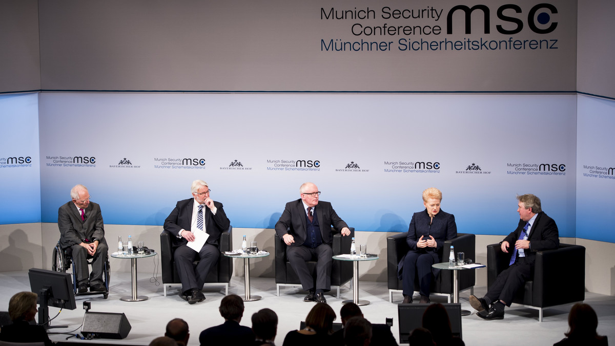 Do polemiki pomiędzy szefem MSZ Witoldem Waszczykowskim a wiceprzewodniczącym Komisji Europejskiej Fransem Timmermansem doszło na Monachijskiej Konferencji Bezpieczeństwa podczas pierwszego panelu poświęconego przyszłości Unii Europejskiej.