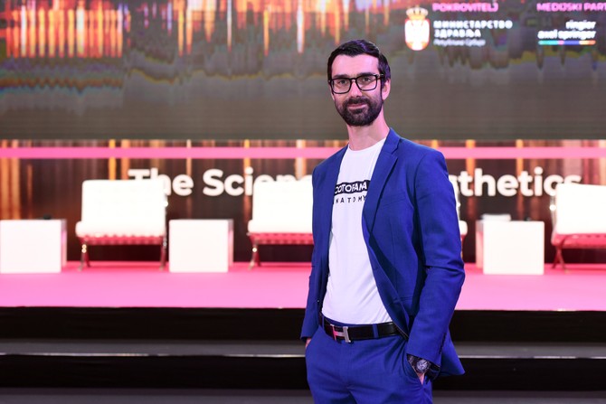 Prof. dr Sebastijan Kotofana sa klinike Mejo
