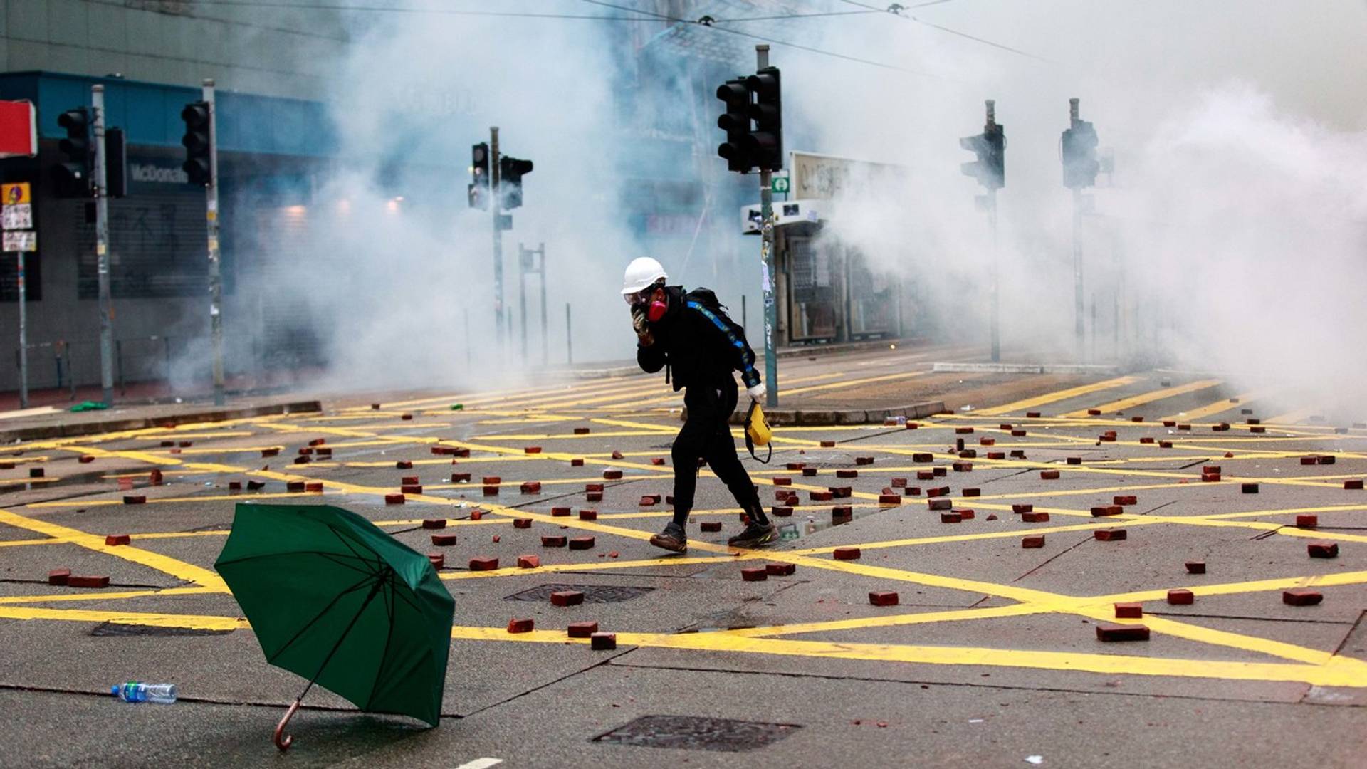 Kina guši protestante iz Hong Konga i na netu