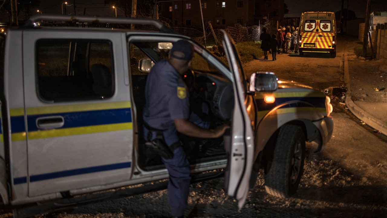 Policyjna obława w RPA. Osiem osób zamordowanych w barze