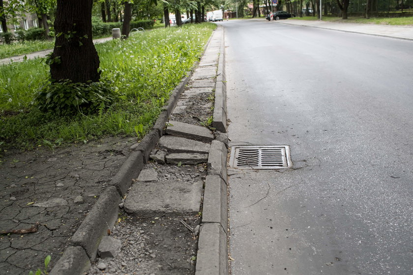 Kraków remontuje chodnik pod szpitalem Żeromskiego