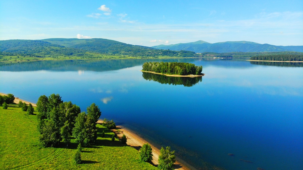 Vlasinsko jezero jedan je od najlepših bisera Srbije i savršen je izbor za vikend putovanje