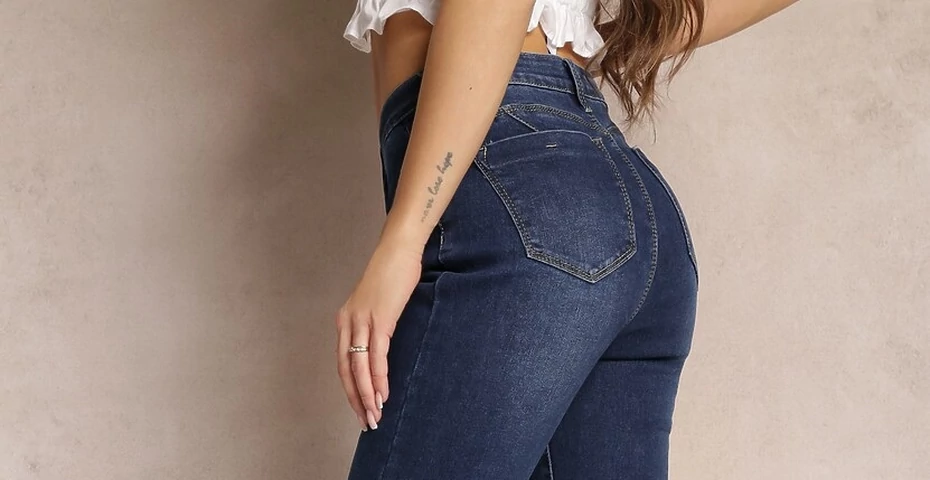Kobiety po "50" oszalały na punkcie tych niedrogich jeansów. Szybko znikają