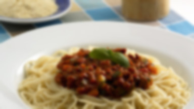 Spaghetti bolognese ze świeżymi warzywami